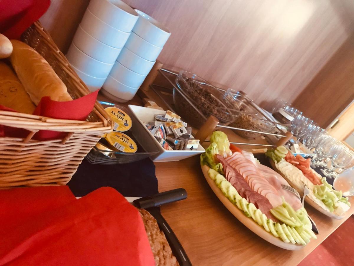 Hotel Grand Hradec Kralove Ngoại thất bức ảnh
