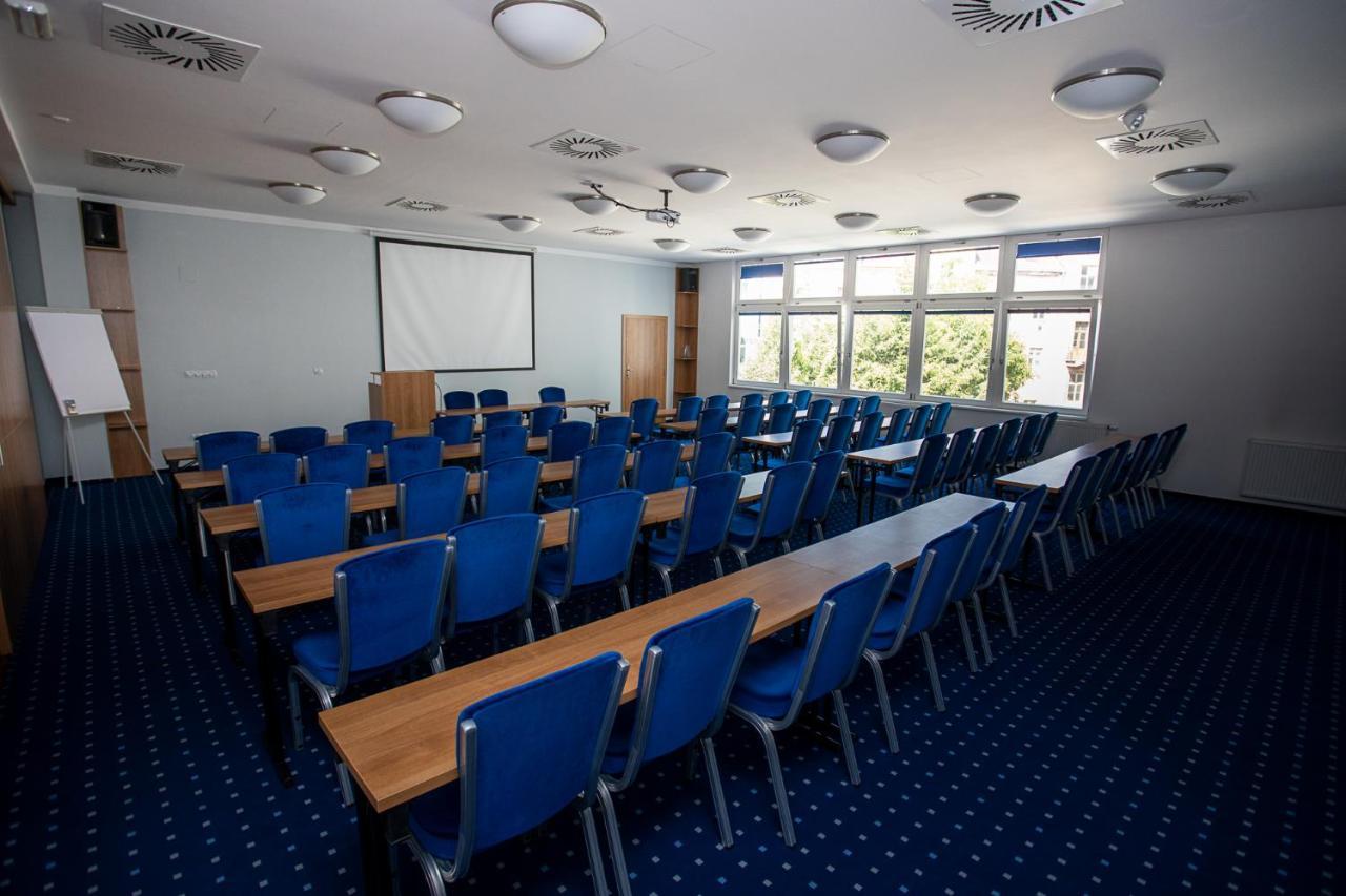 Hotel Grand Hradec Kralove Ngoại thất bức ảnh