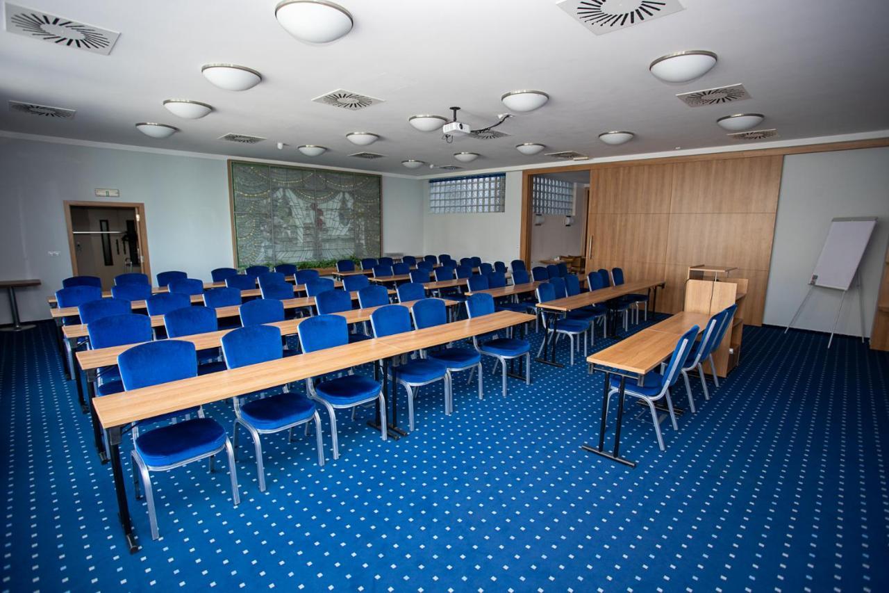 Hotel Grand Hradec Kralove Ngoại thất bức ảnh