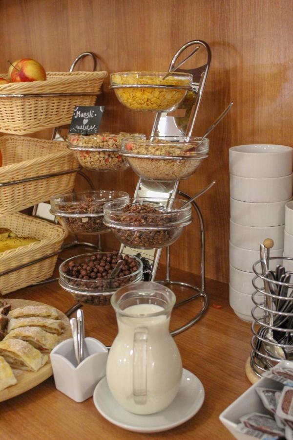 Hotel Grand Hradec Kralove Ngoại thất bức ảnh