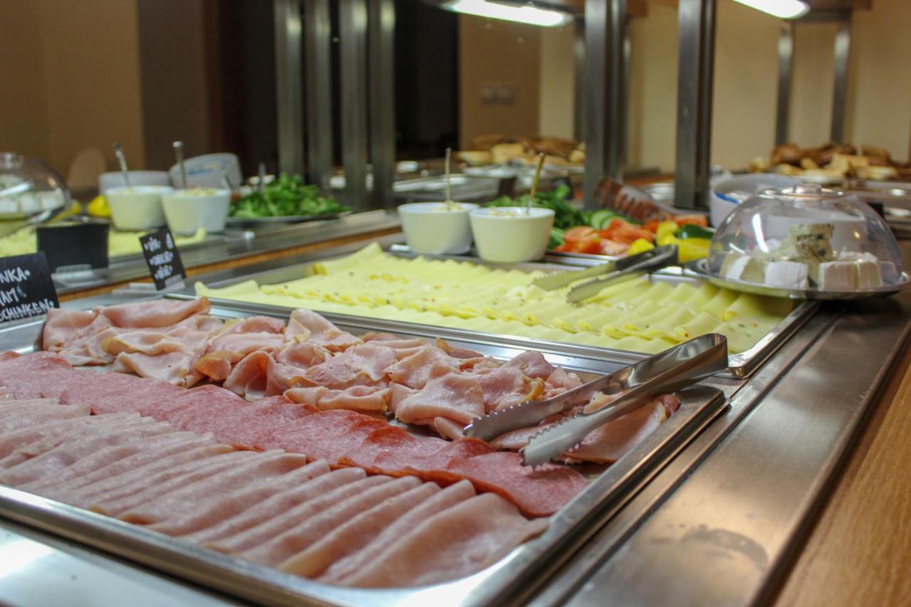 Hotel Grand Hradec Kralove Ngoại thất bức ảnh