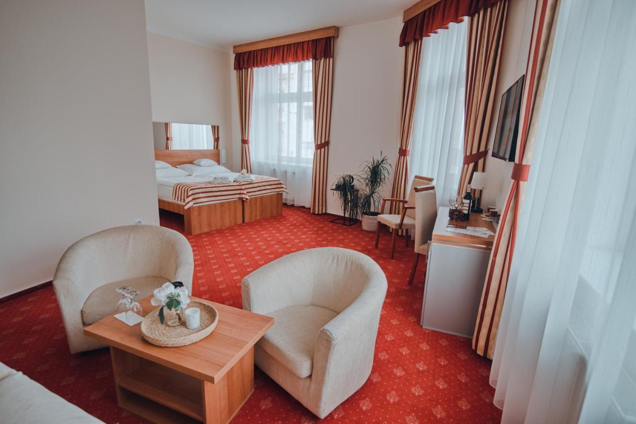 Hotel Grand Hradec Kralove Ngoại thất bức ảnh