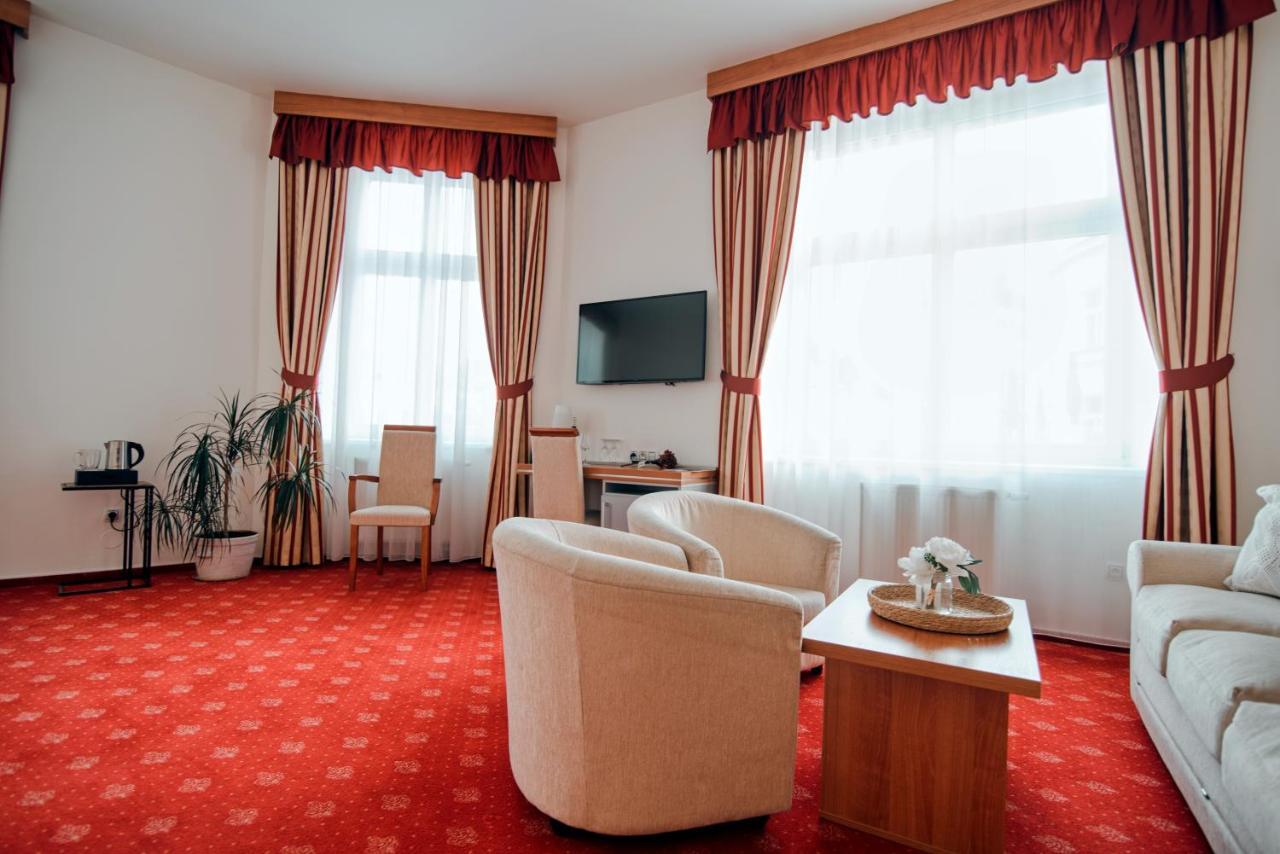 Hotel Grand Hradec Kralove Ngoại thất bức ảnh