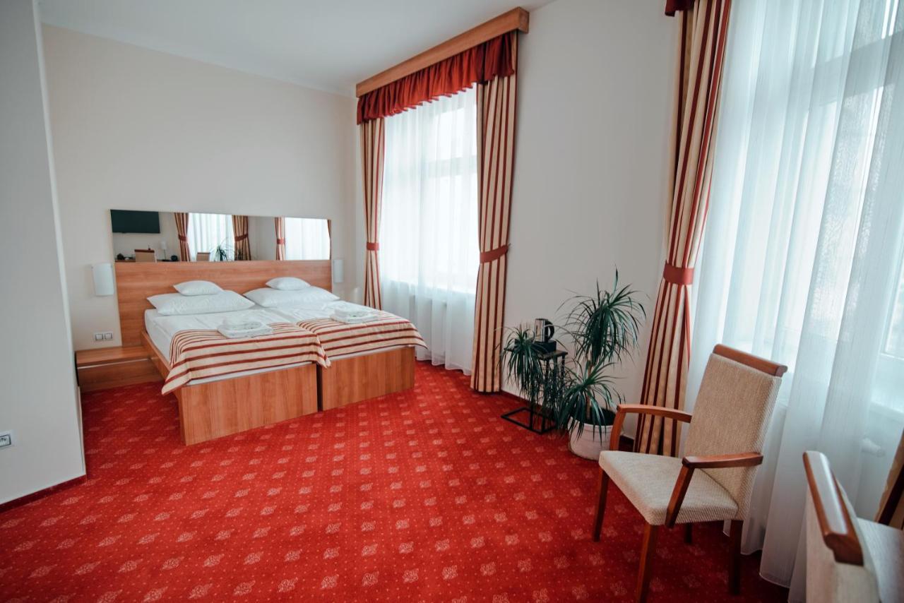Hotel Grand Hradec Kralove Ngoại thất bức ảnh