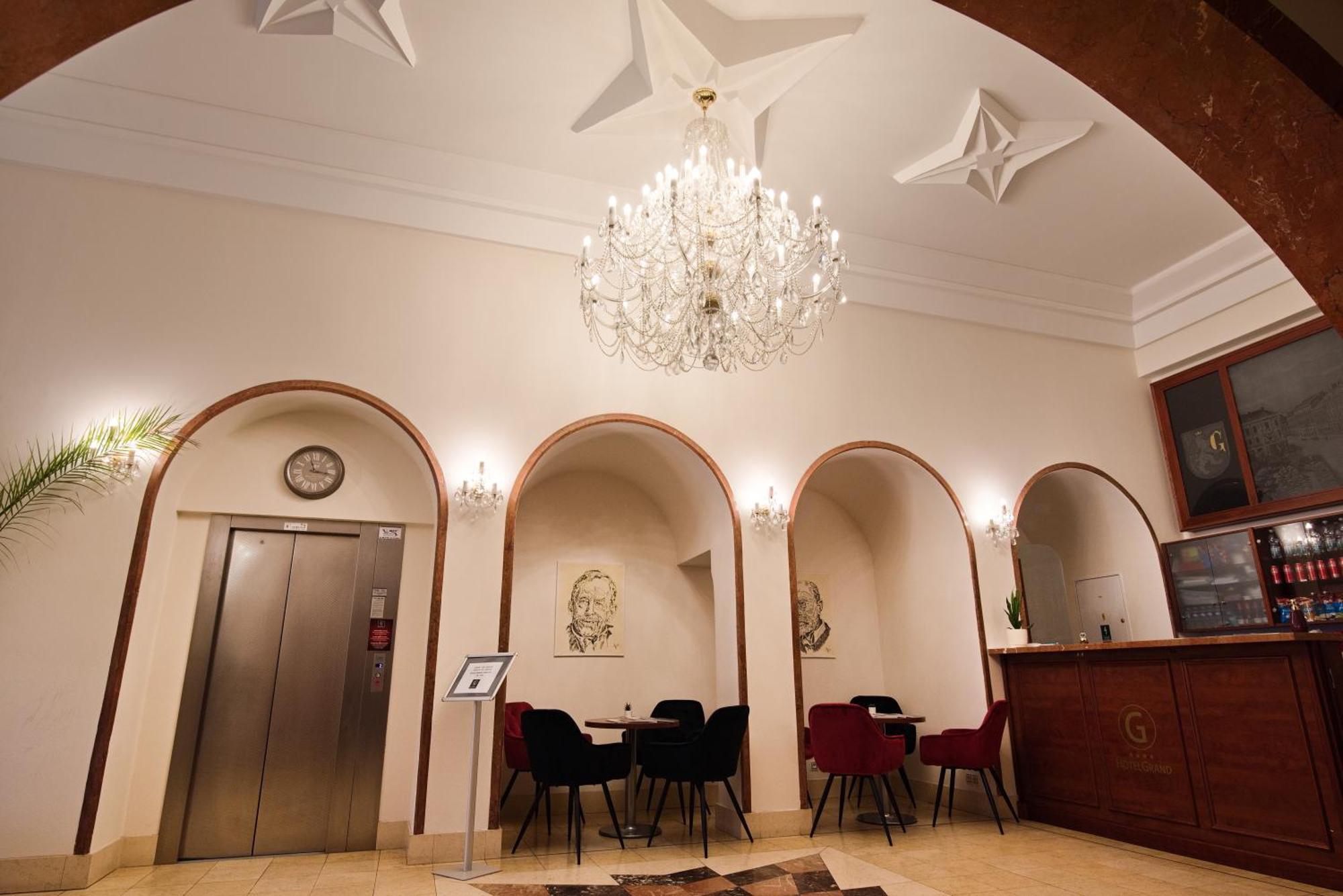 Hotel Grand Hradec Kralove Ngoại thất bức ảnh