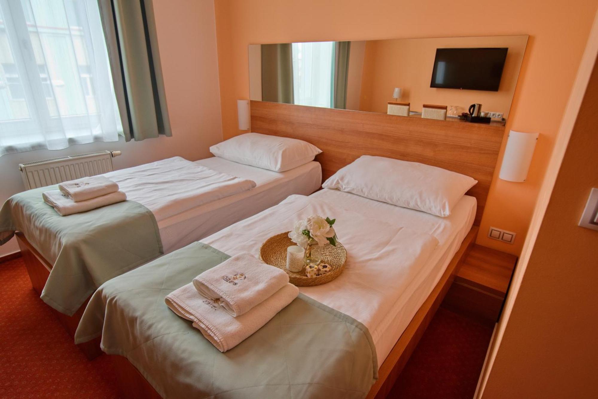 Hotel Grand Hradec Kralove Ngoại thất bức ảnh