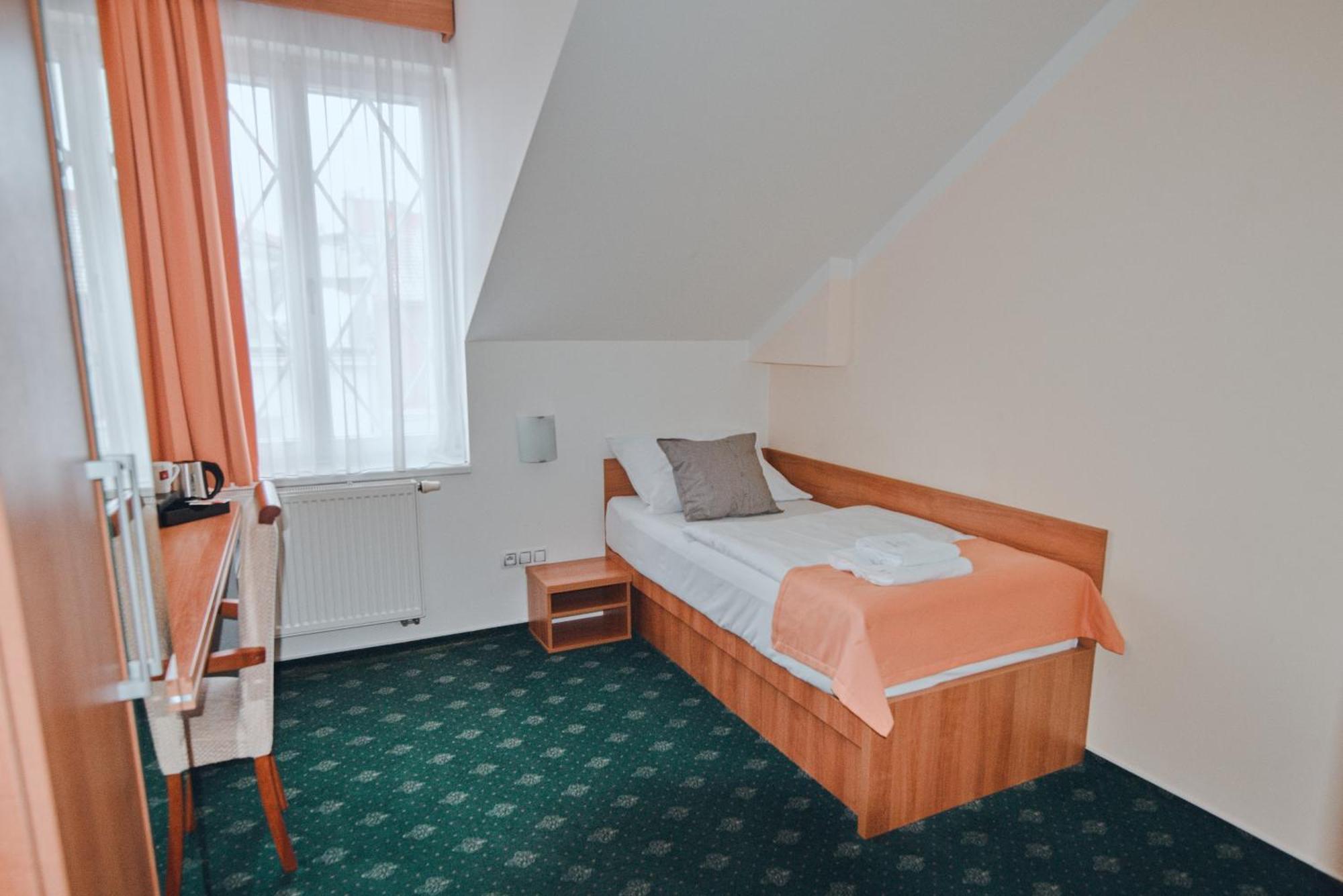 Hotel Grand Hradec Kralove Ngoại thất bức ảnh