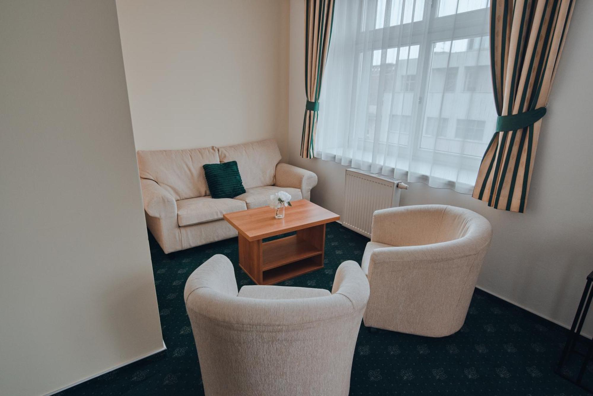 Hotel Grand Hradec Kralove Ngoại thất bức ảnh