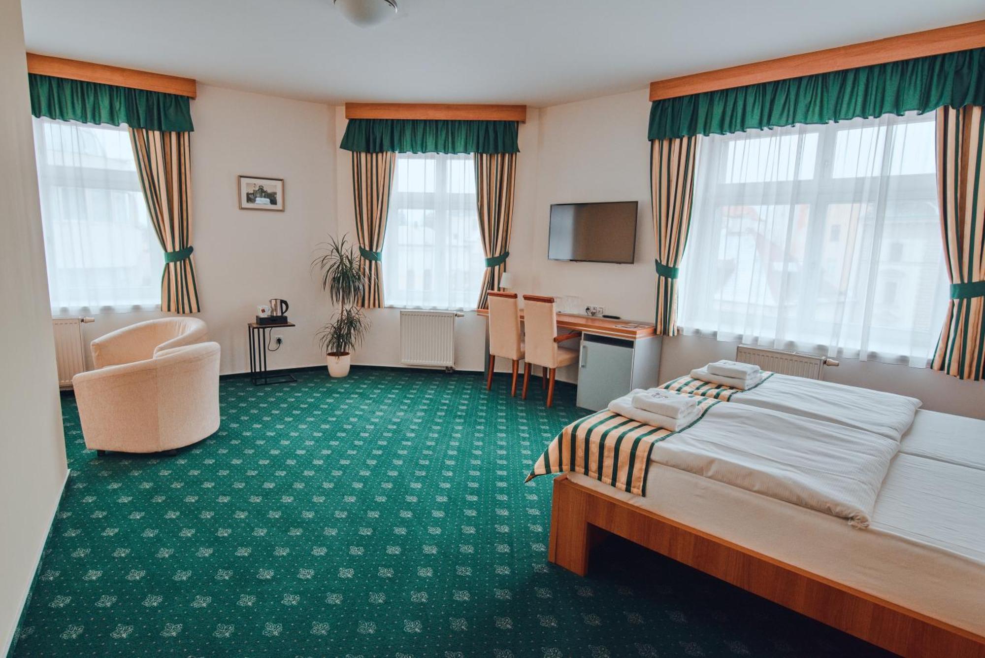 Hotel Grand Hradec Kralove Ngoại thất bức ảnh